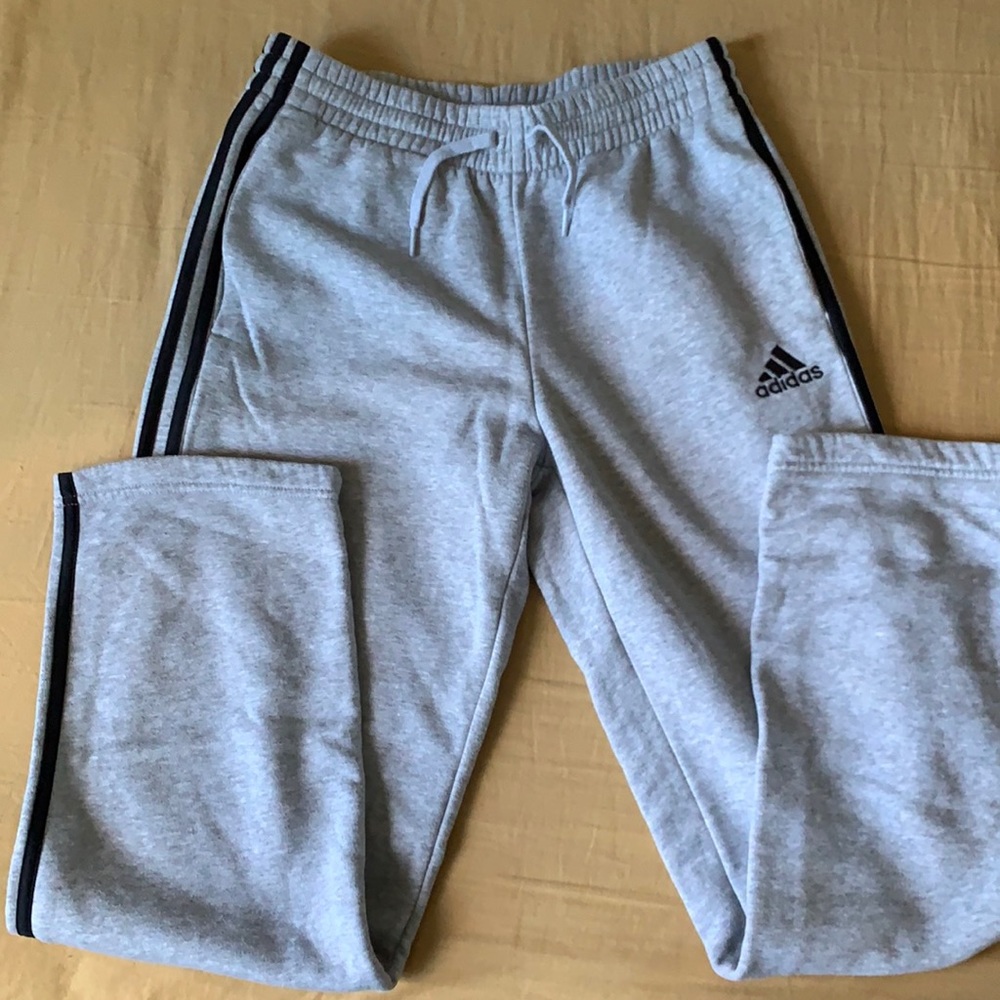 Men’s adidas sweatpants, size m